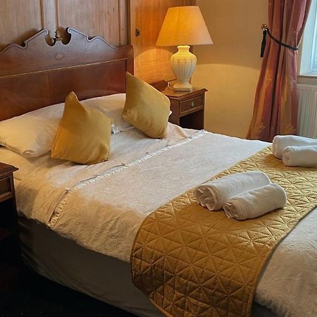 Crown Hotel Даунем-Маркет Екстер'єр фото