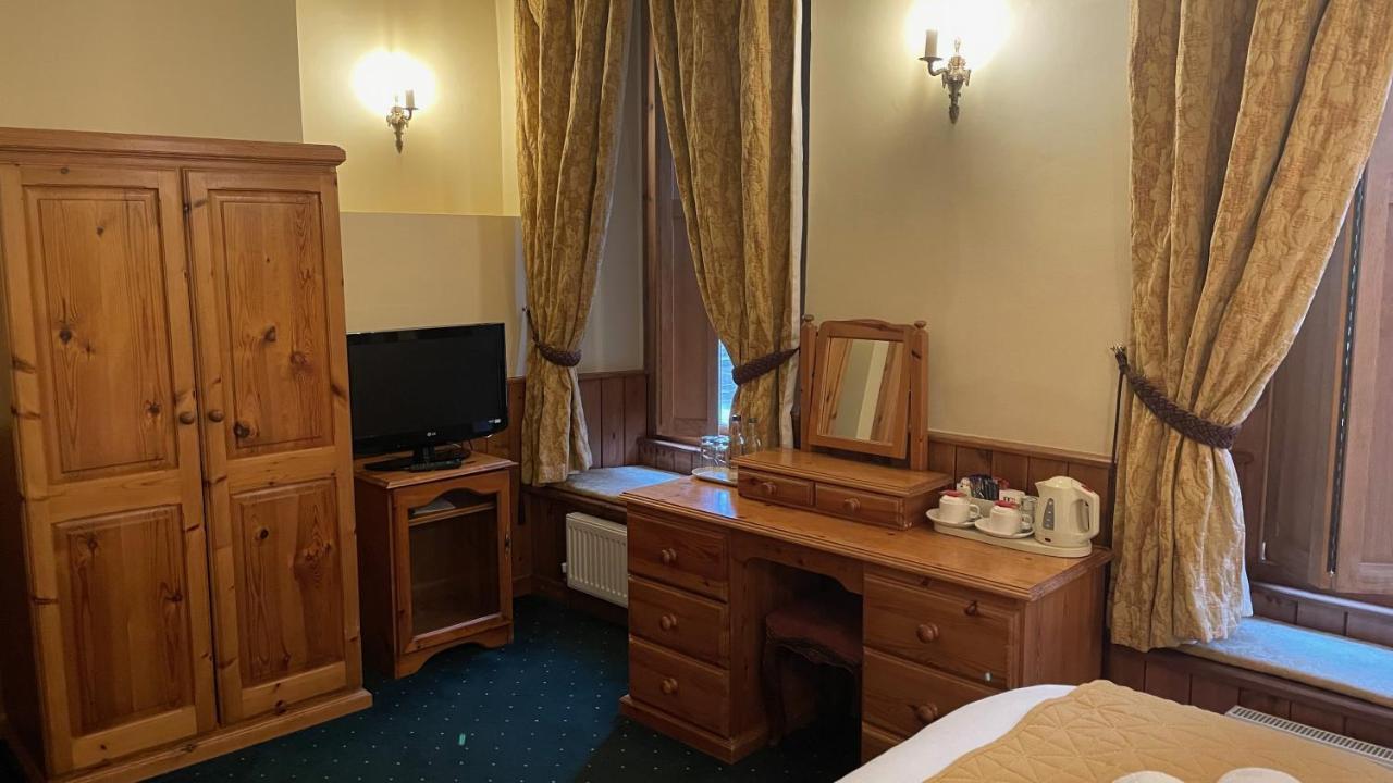 Crown Hotel Даунем-Маркет Екстер'єр фото
